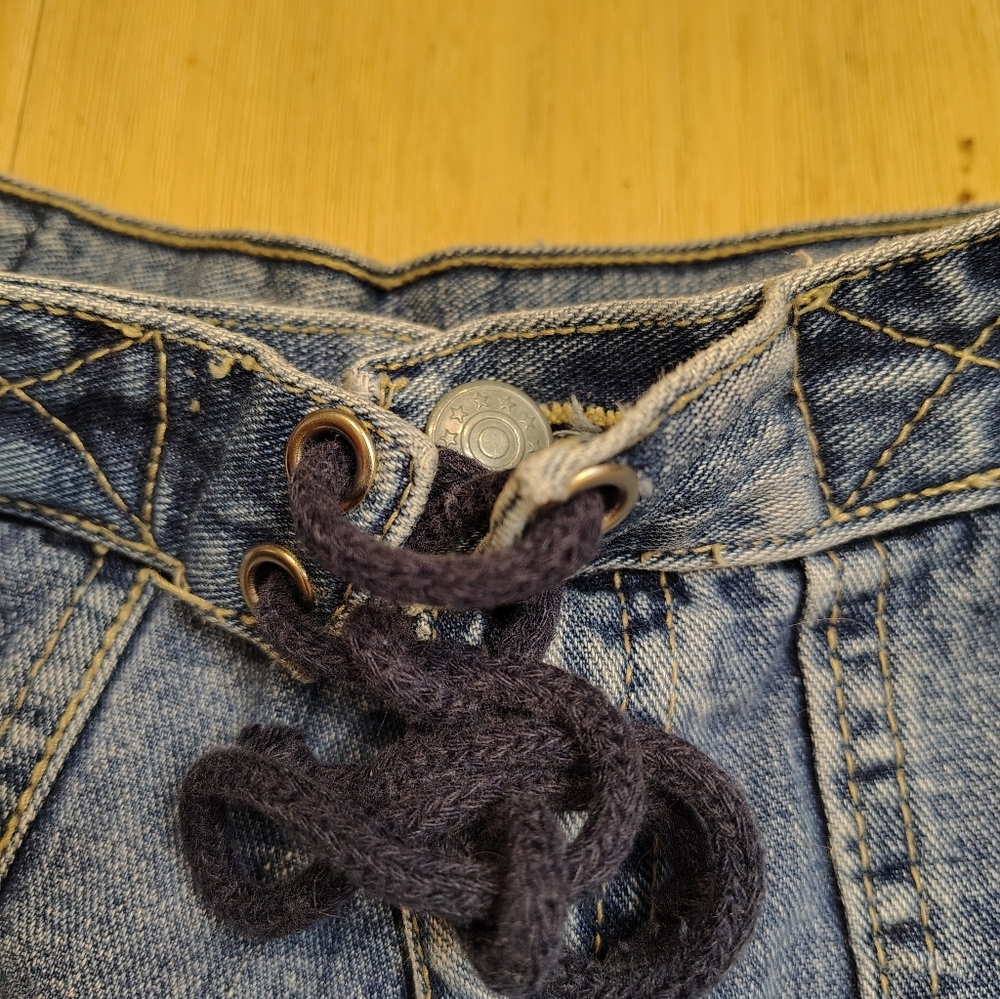 Bolero Jeans Shorts - Picture 3 of 5